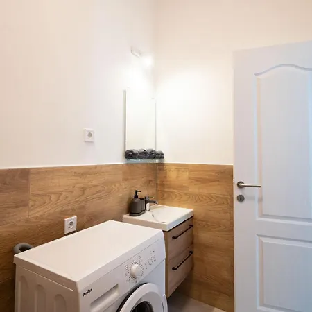 Two Amazing Bedrooms In The Center Apartament